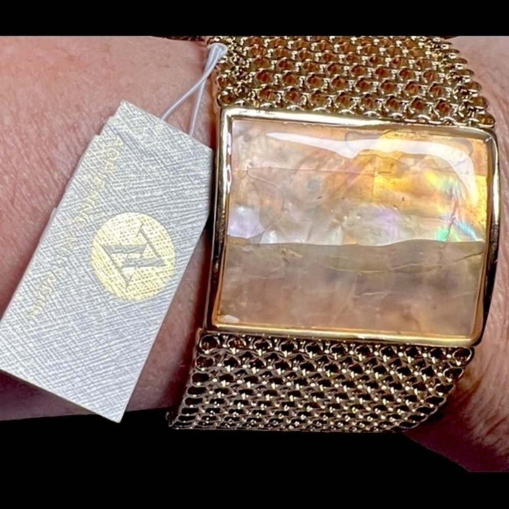 👄 Adrienne Vittadini Bracelet polished peach gem gold wide